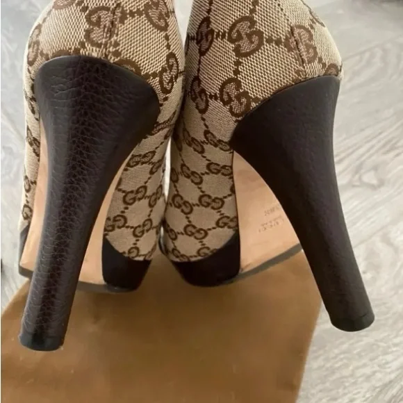 Gucci Brown Beige Monogram Peep-Toe Platform Heels - Picture 2 of 2